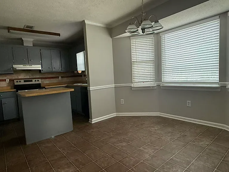 3909 Almon Dr — Photo 3