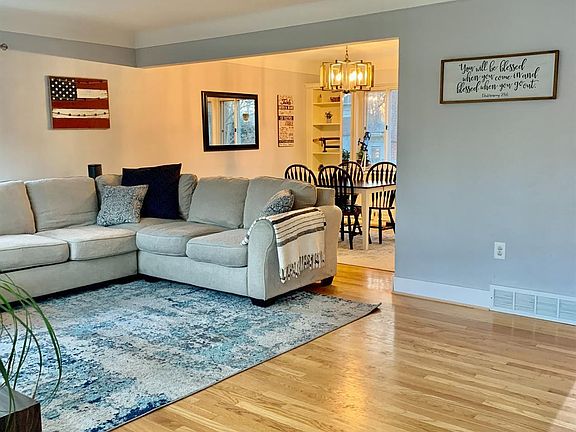 3rd image of 1523 Robinway Dr