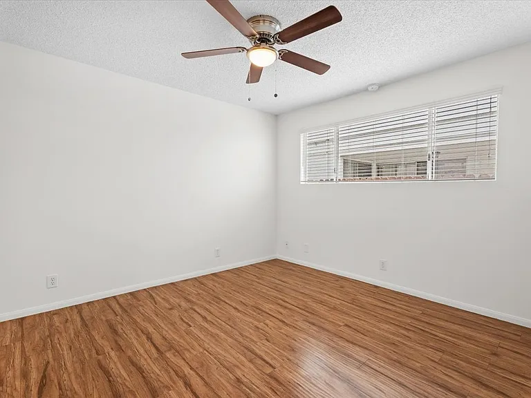 4458 Woodman Ave #2 — Photo 14