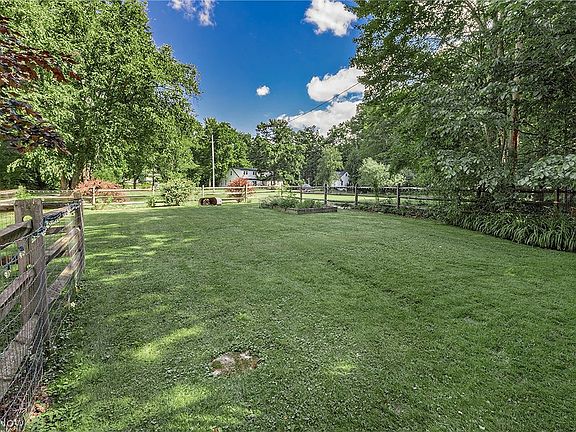 4th image of 15879 Hemlock Rd