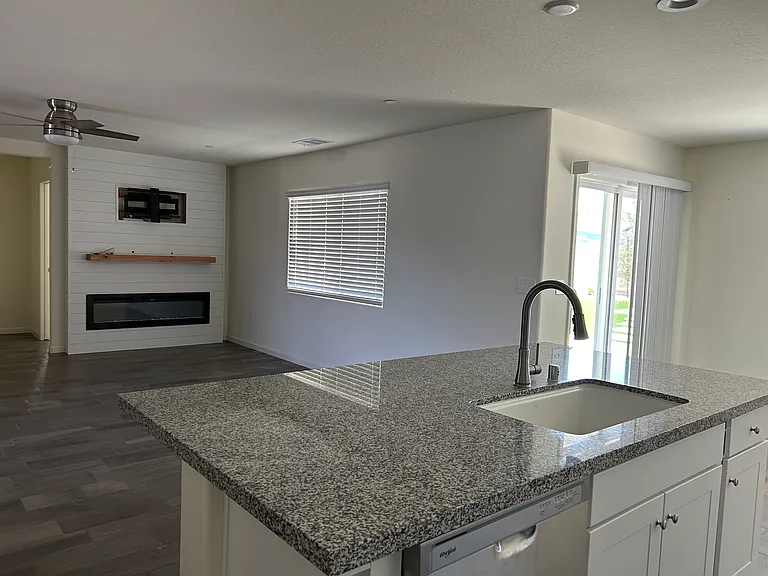 2146 W Escher Dr — Photo 5