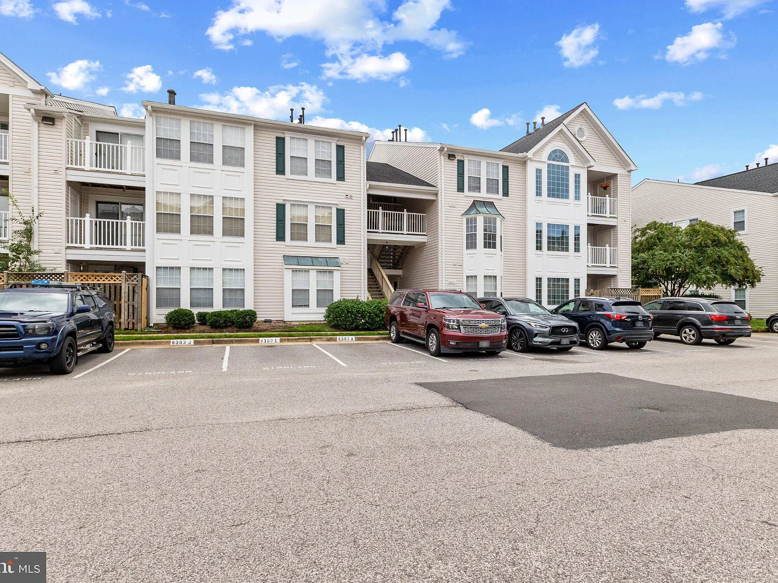 2 bed, 2.0 bath, 1220 sqft, $3,000 — Photo 2