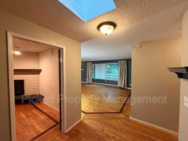 3 bed, 2.0 bath, 1540 sqft, $2,700 — Photo 3