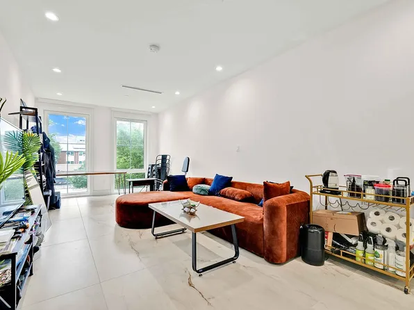 122 Palmetto St #3L, Brooklyn, NY 11221