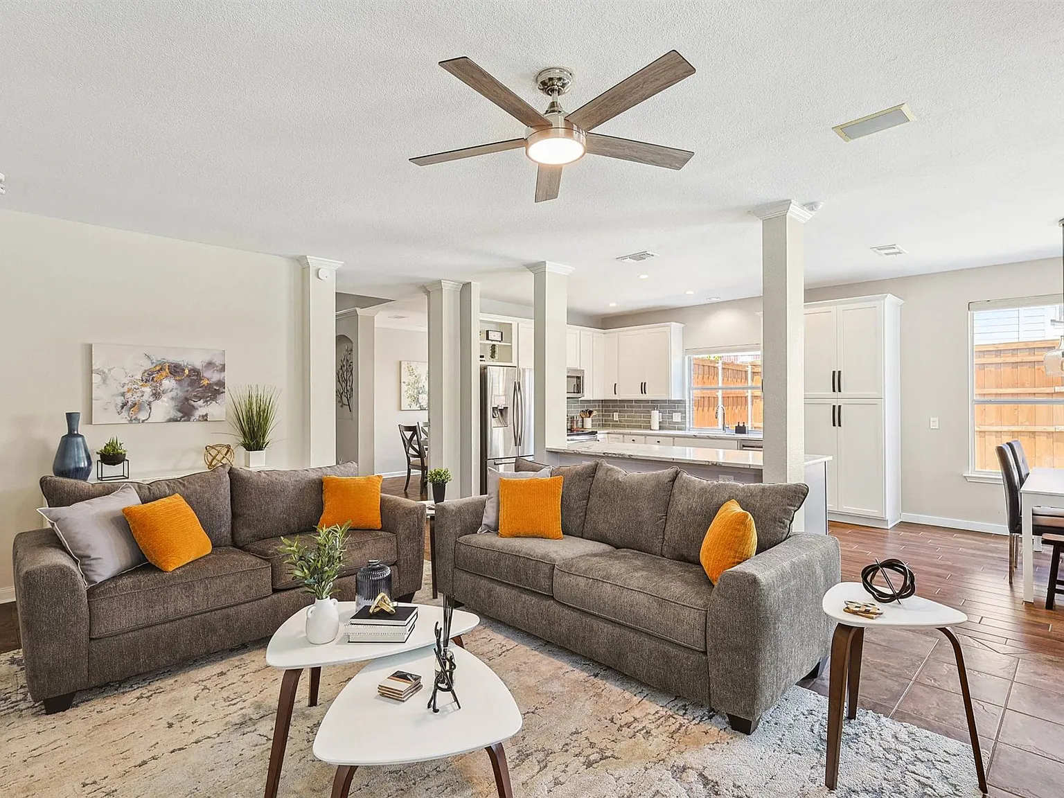5 bed, 2.5 bath, 2864 sqft, $8,950 — Photo 4