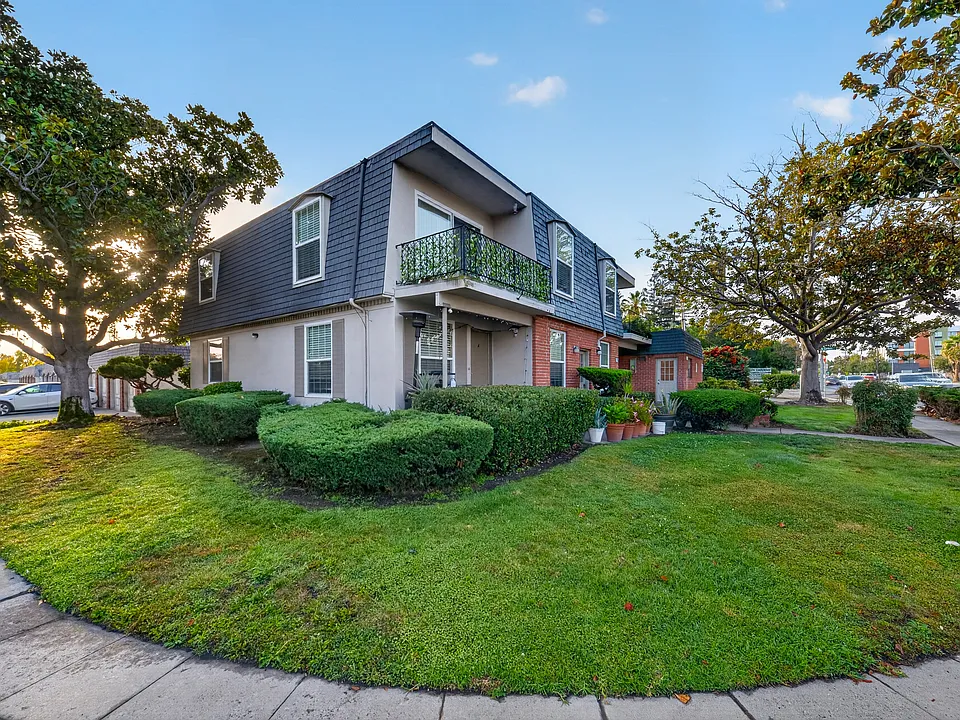 1002 S Wolfe Rd #B