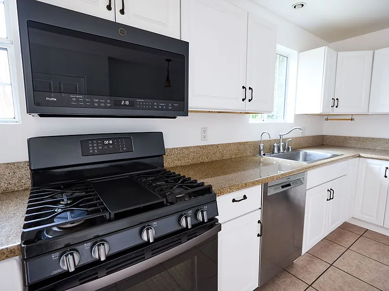 Edenhurst Ave. 3730 -Rentals — Photo 16