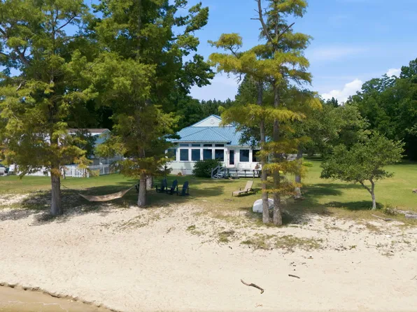279 Wiggins Point Road, Oriental, NC 28571