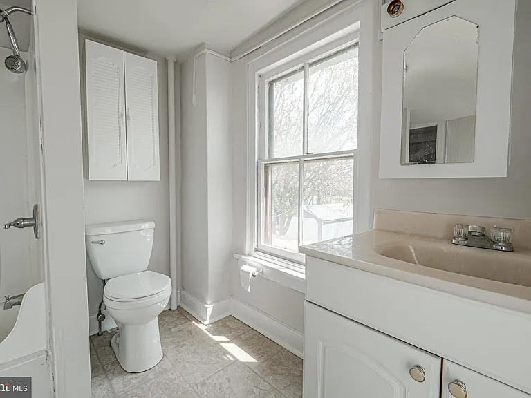 521 Maple Ave — Photo 14