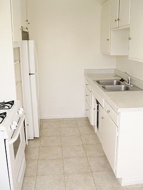 3rd image of 1536 Pacific Beach Dr APT 2