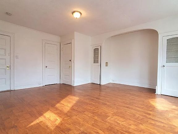 2nd image of 284 New York Ave #2