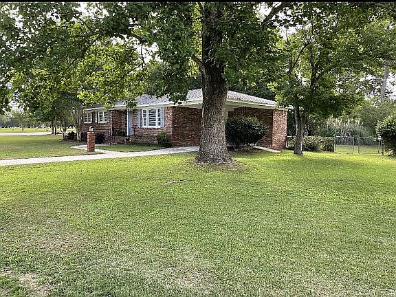 3rd image of 6700 Fleetwood Dr