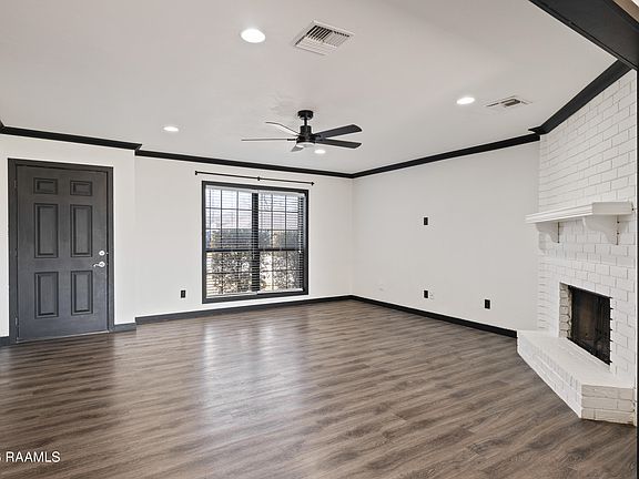 3rd image of 229 Vivian Dr