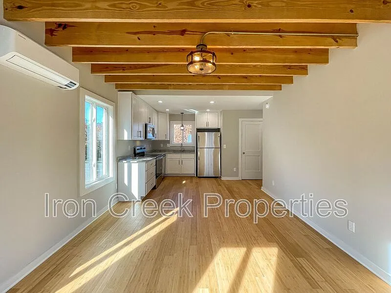 2 bed, 1.5 bath, 840 sqft, $1,495 — Photo 4