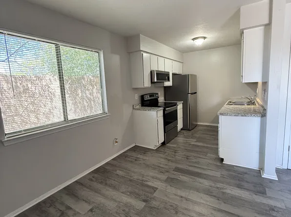 300 Whispering Sands Ct SE #A, Albuquerque, NM 87123
