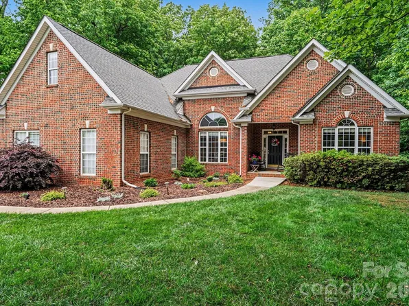 10501 Olde Irongate Ln, Mint Hill, NC 28227