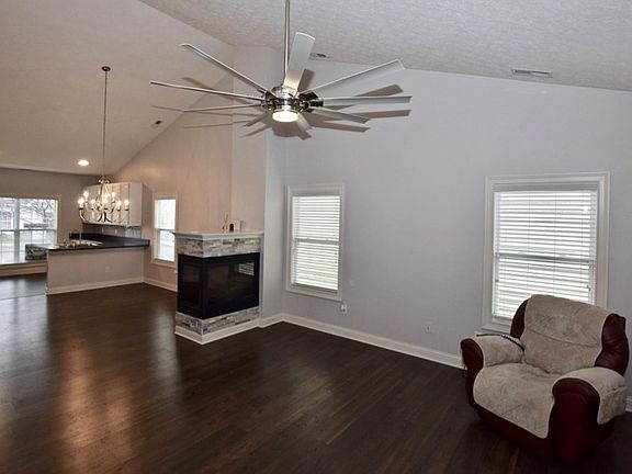 4th image of 422 Republic Way