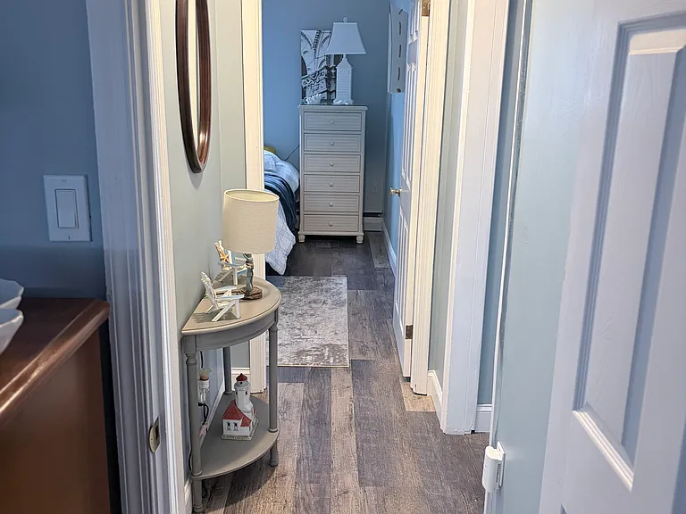 712 Beach Ave W #1 — Photo 7