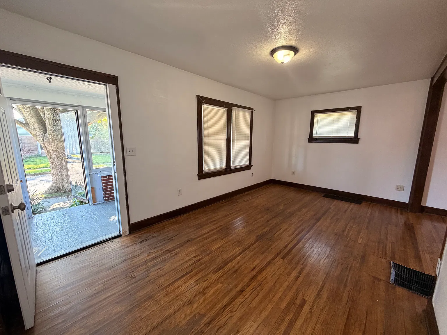 2 bed, 800 sqft, $1,100 — Photo 3