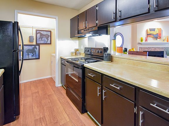Modern kitchen with updated appliances at Riverset Luxury Apartments in Memphis, Tennessee