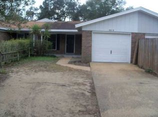 86 4th Ave #A, Shalimar, FL 32579