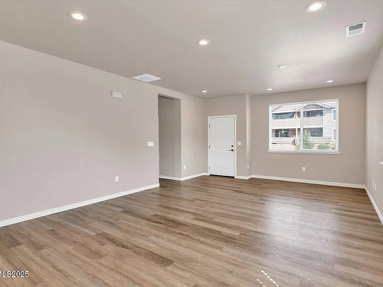 916 Garden Ct — Photo 26