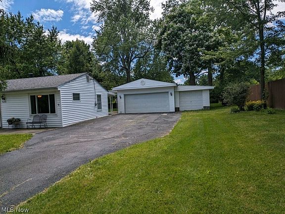 3rd image of 7690 Crestwood Ln