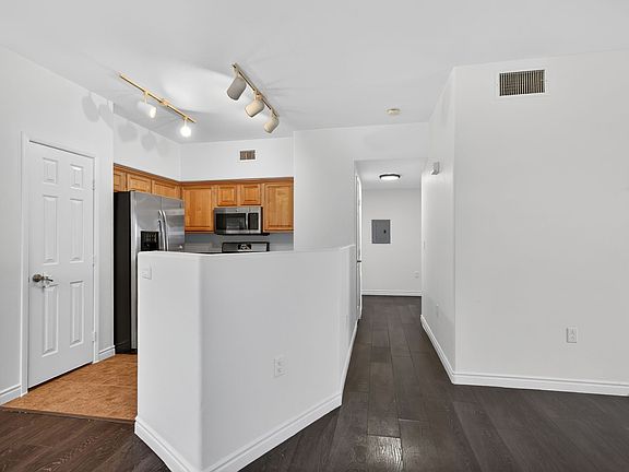 5th image of 9303 Gilcrease Ave Unit 1208