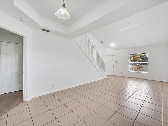 4th image of 300 SE 23rd Avenue