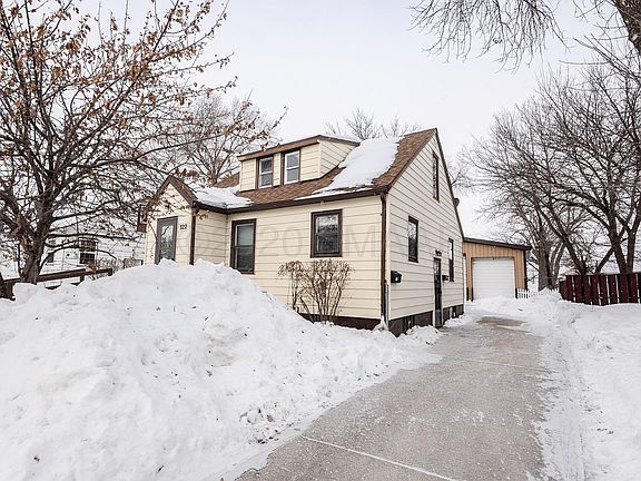 3rd image of 322 1st Ave E