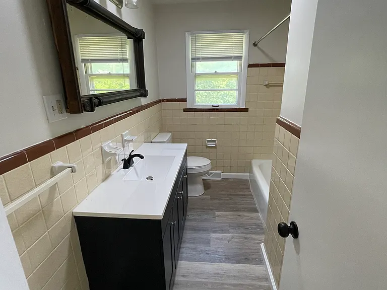 2207 Clark Ln — Photo 11
