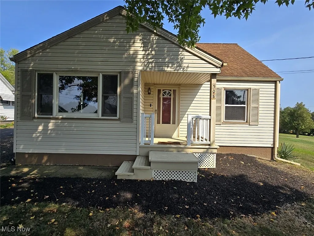 508 Trump Ave NE photo 1