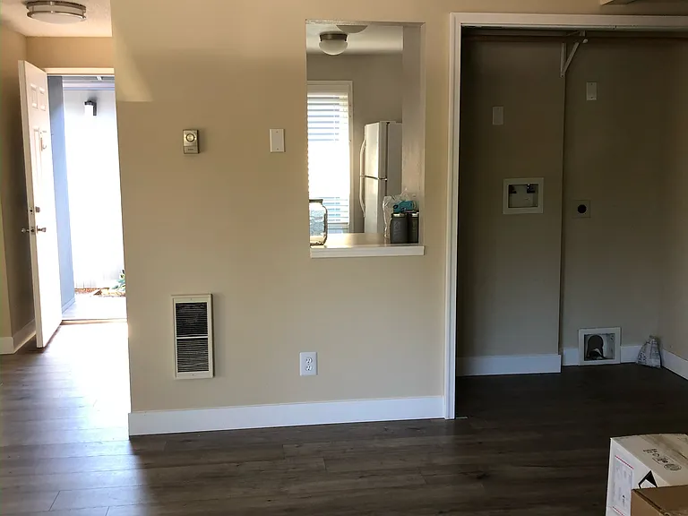 Hazelwood Dr — Photo 17