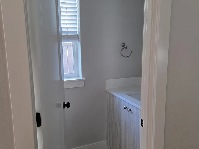 2642 D St NE — Photo 6