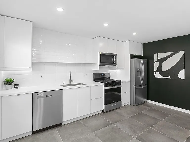 1228 Essex St #3 — Photo 7