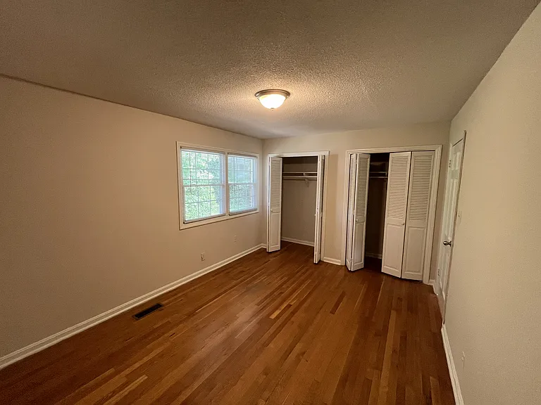 Georgetown Manor — Photo 9