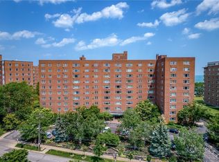 11820 Edgewater Dr APT 420, Lakewood, OH