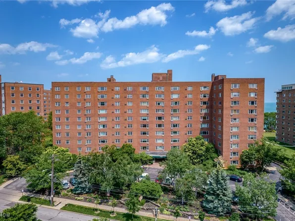 11820 Edgewater Dr APT 420, Lakewood, OH 44107
