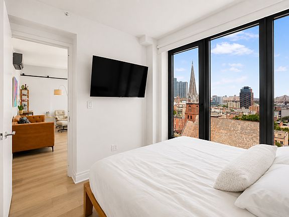 4th image of 10-25 Jackson Ave Penthouse D