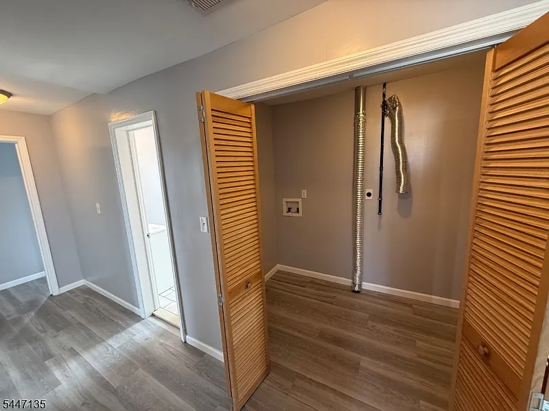 4 bed, 1.0 bath, $2,400 — Photo 2