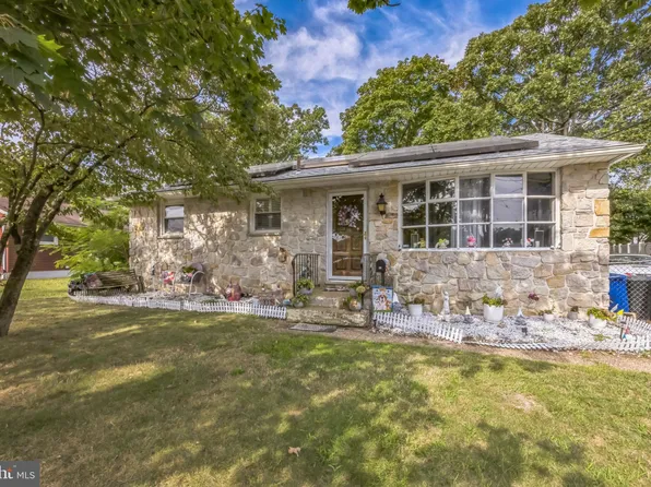 60 Kennedy Ct, Pine Hill, NJ 08021