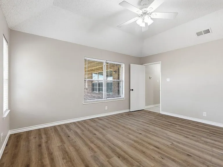 3309 Edgemont Dr — Photo 7