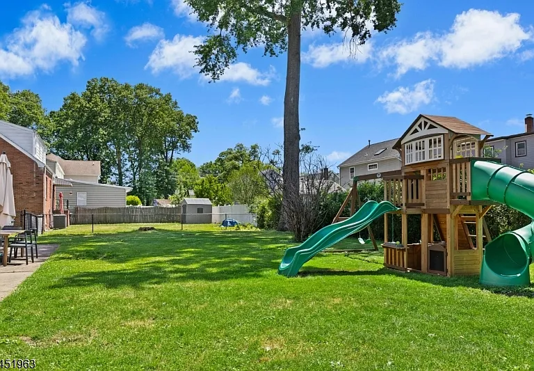 329 Maplewood Ave — Photo 20