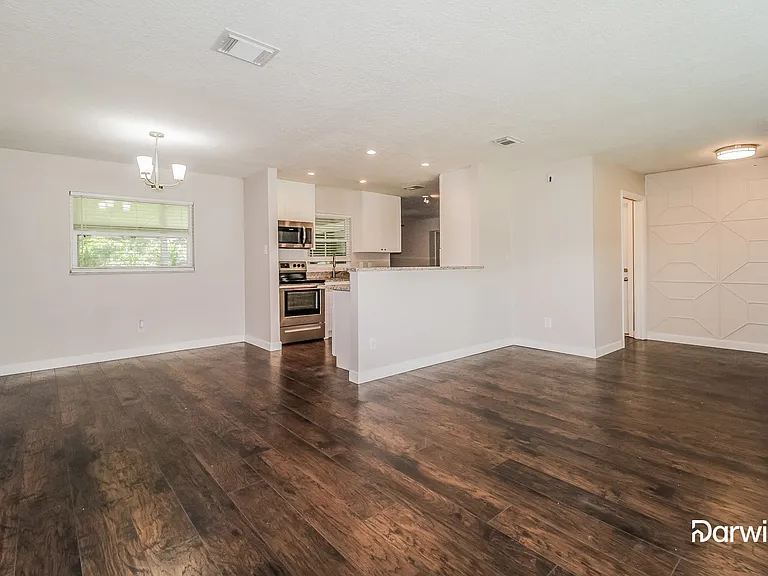 2244 Coventry Dr — Photo 7