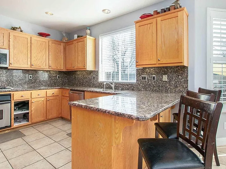 2380 Fernwood Ln — Photo 9