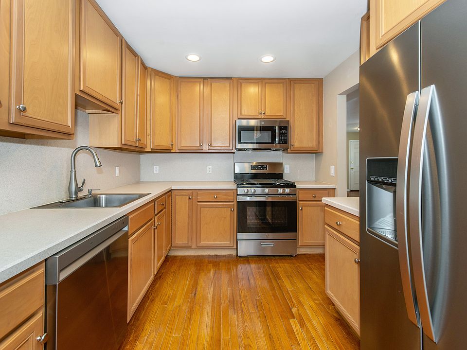 1st image of 2 Meadow Lakes Dr #1