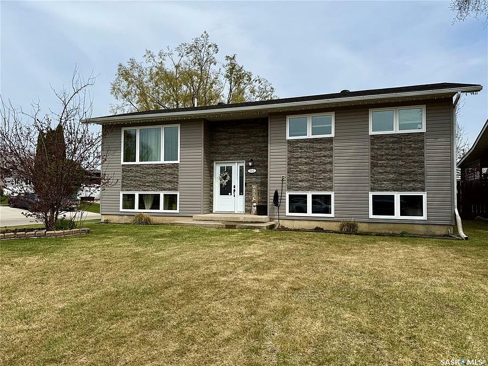 1st image of 301 Neufeld Ave
