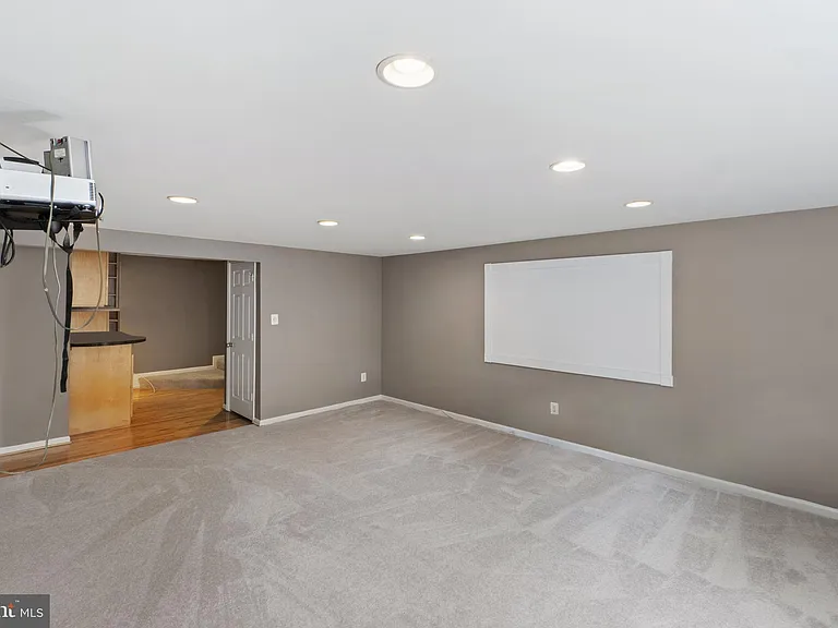 21163 Crocus Ter — Photo 18