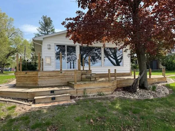 100 Henry St, Oquawka, IL 61469