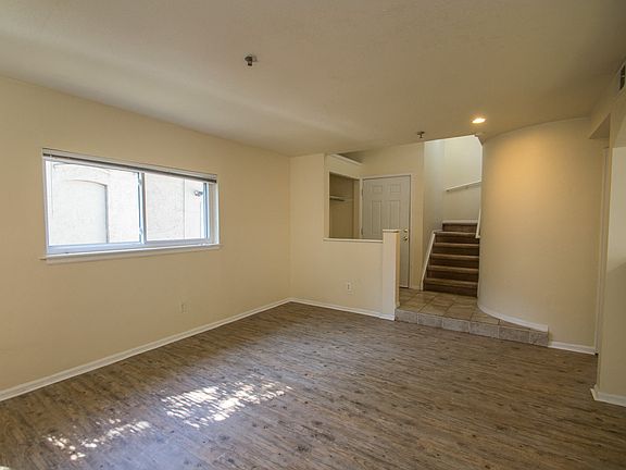 1919 Arapahoe Ave Living Area